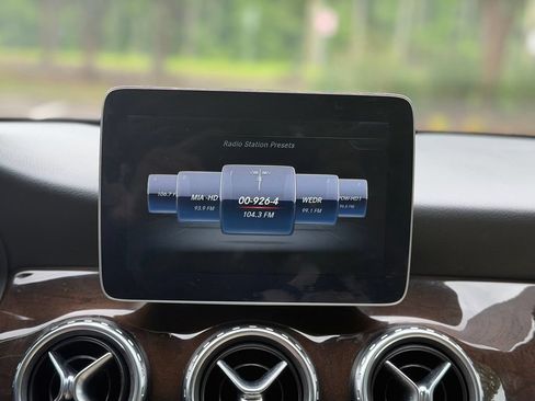 Used 2016 Mercedes-Benz GLA 250 image 28