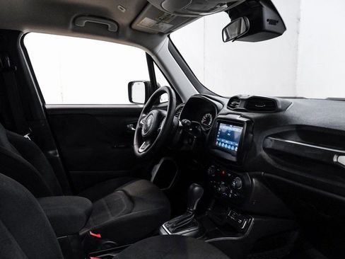 Used 2018 Jeep Renegade Latitude image 27