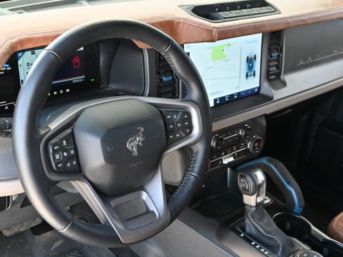 Used 2024 Ford Bronco Wildtrak AWD/4WD image 11