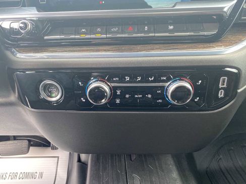 Used 2024 GMC Sierra 1500 Elevation image 18