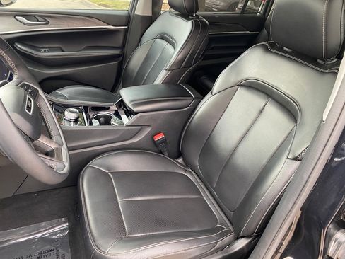 Used 2023 Jeep Grand Cherokee L Limited w/ Luxury Tech Group II image 34