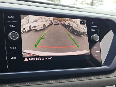 Used 2024 Volkswagen Taos SE image 23