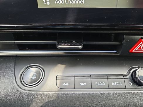 Used 2025 Hyundai Elantra SEL FWD image 18