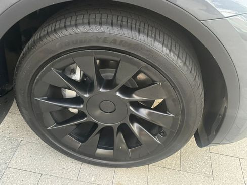 Used 2024 Tesla Model Y Long Range RWD image 54