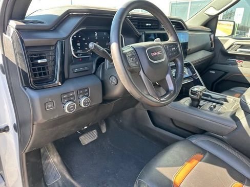 Used 2024 GMC Sierra 1500 AT4 w/ Technology Package AWD/4WD image 17