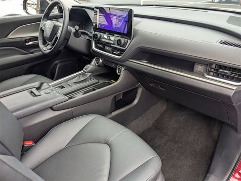 Used 2025 Toyota Grand Highlander AWD image 37