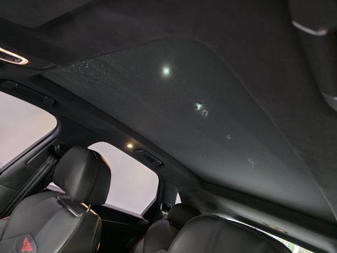 Used 2024 Bentley Bentayga image 9