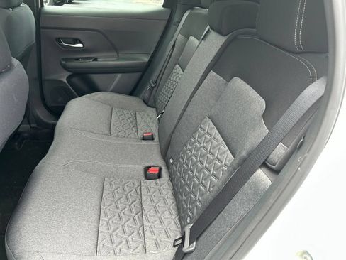 Certified 2025 Nissan Kicks SV FWD image 10