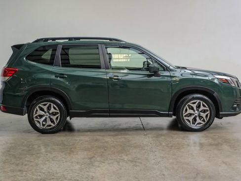 Used 2024 Subaru Forester Premium AWD/4WD image 12