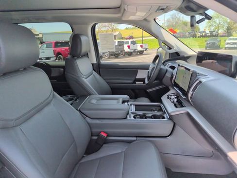 New 2026 Ford Expedition Active image 9