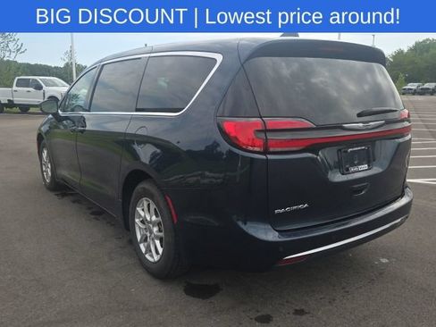 Used 2023 Chrysler Pacifica Touring-L FWD image 16