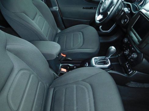 Used 2018 Jeep Renegade Latitude FWD image 14