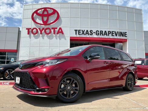 Used 2025 Toyota Sienna XSE AWD/4WD image 2