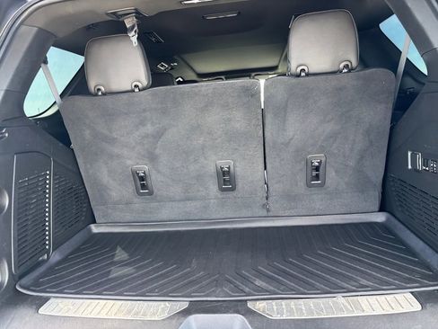 Used 2023 GMC Yukon Denali RWD image 29