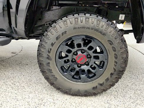 Used 2022 Toyota Tacoma TRD Sport w/ Technology Package image 9