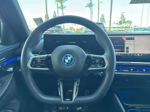 Used 2025 BMW i5 eDrive40i w/ M Sport Package RWD image 18