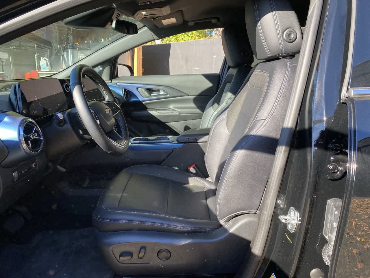 Used 2024 Chevrolet Equinox EV LT AWD/4WD image 13