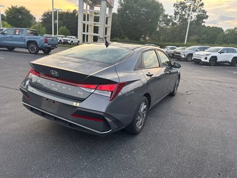 Used 2024 Hyundai Elantra SEL FWD image 4