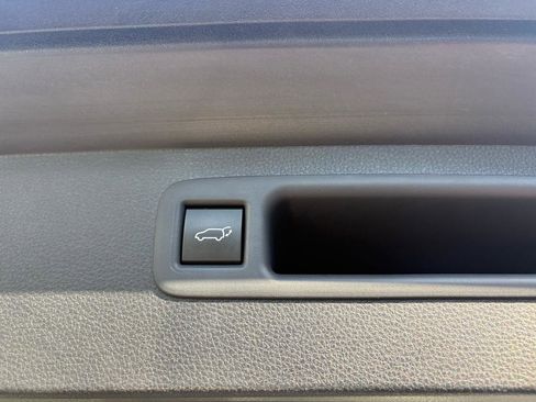 Used 2023 Toyota Highlander XLE AWD/4WD image 5