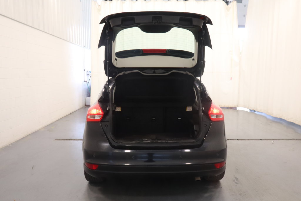 Used 2015 Ford Focus Titanium FWD image 17