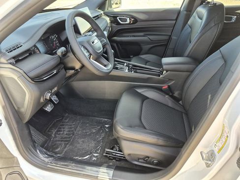 New 2026 Jeep Compass Latitude image 9