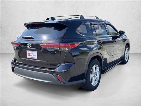 Used 2021 Toyota Highlander L FWD image 5