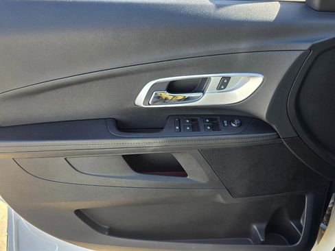 Used 2017 Chevrolet Equinox LT w/ Convenience Package image 11