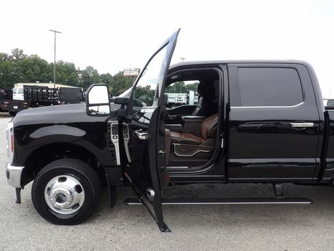 Used 2024 Ford F350 King Ranch w/ Chrome Package AWD/4WD image 13