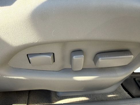 Used 2011 Cadillac SRX Luxury FWD image 19
