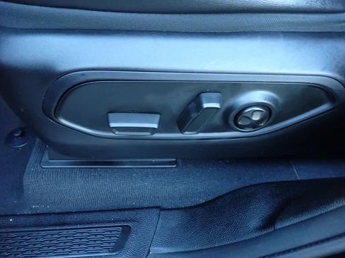 Used 2023 Jeep Grand Cherokee L Limited w/ Black Appearance Package image 18