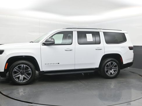 Used 2024 Jeep Wagoneer Series II w/ Flexible Seating Group RWD image 5