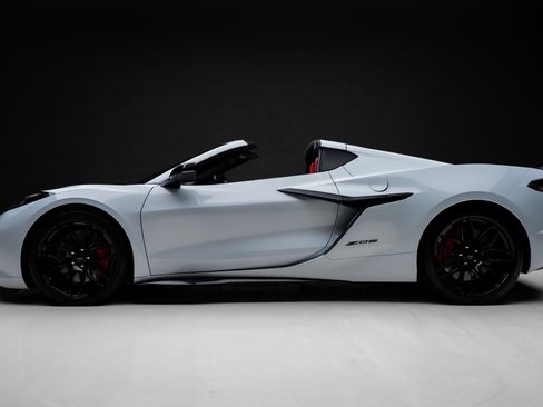 Used 2024 Chevrolet Corvette Z06 RWD image 19