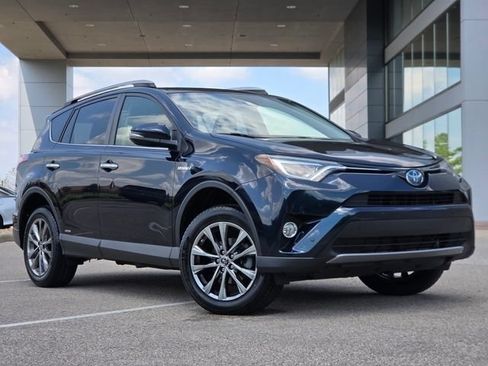 Used 2018 Toyota RAV4 Limited AWD/4WD image 2