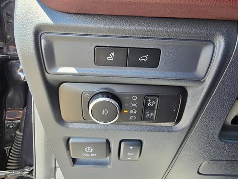 Used 2024 Ford Expedition Limited AWD/4WD image 22