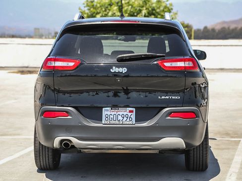 Used 2018 Jeep Cherokee Limited FWD image 6