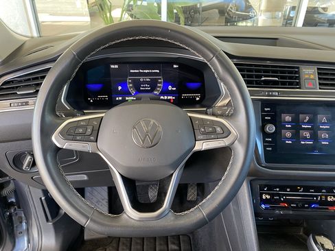 Certified 2022 Volkswagen Tiguan SE FWD image 21