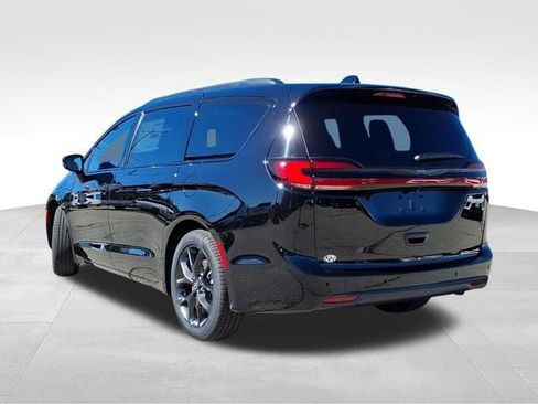 New 2026 Chrysler Pacifica Select w/ S Appearance Package image 4