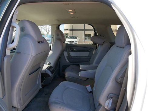 Used 2016 GMC Acadia SLE image 9