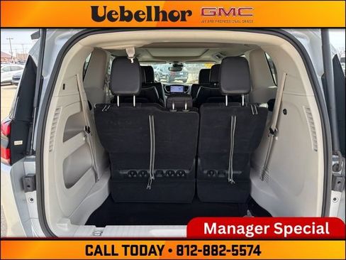 Used 2024 Chrysler Pacifica Limited FWD image 11