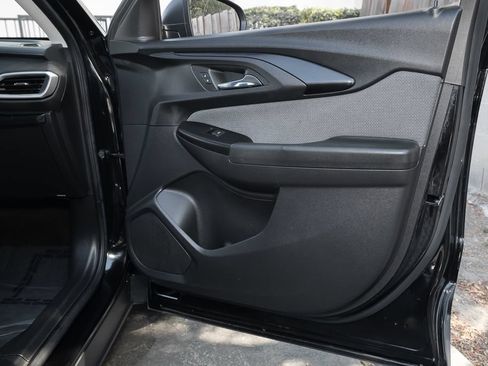 Used 2021 Chevrolet TrailBlazer LS FWD image 38