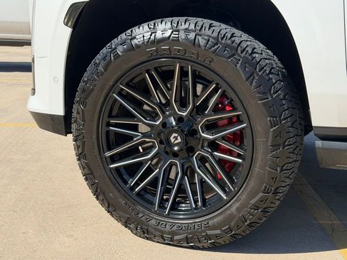 Used 2022 Cadillac Escalade Sport Platinum image 3