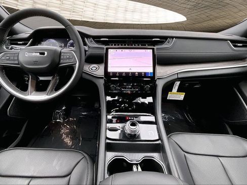 New 2025 Jeep Grand Cherokee Limited image 5
