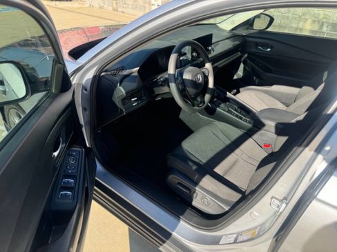 Used 2023 Honda Accord EX image 8
