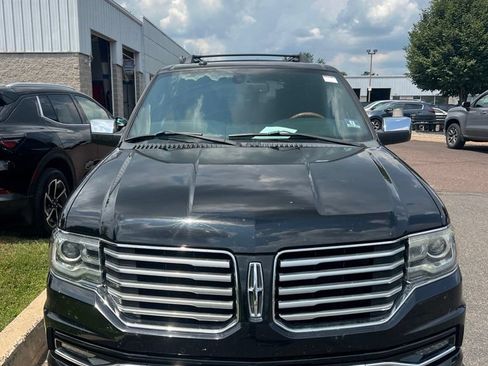 Used 2017 Lincoln Navigator Reserve AWD/4WD image 2