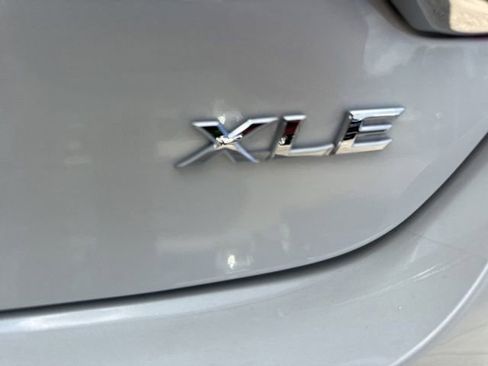 Used 2017 Toyota Camry XLE w/ Moonroof Package FWD image 24