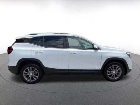Used 2024 GMC Terrain SLT AWD/4WD image 16