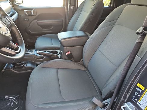 Used 2022 Jeep Gladiator Sport AWD/4WD image 15