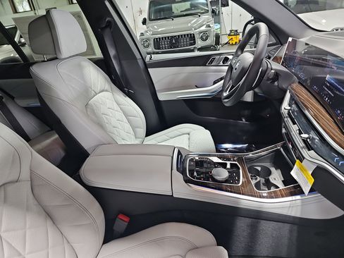 New 2026 BMW X5 xDrive50e w/ Climate Comfort Package image 10