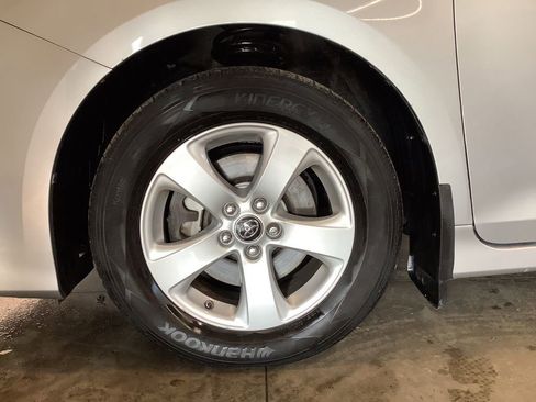 Used 2019 Toyota Sienna LE FWD image 26