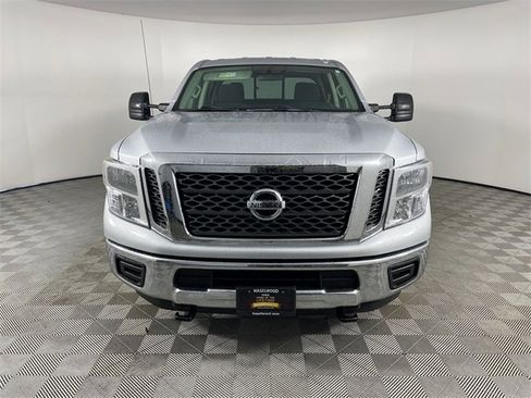 Used 2018 Nissan Titan SV image 24